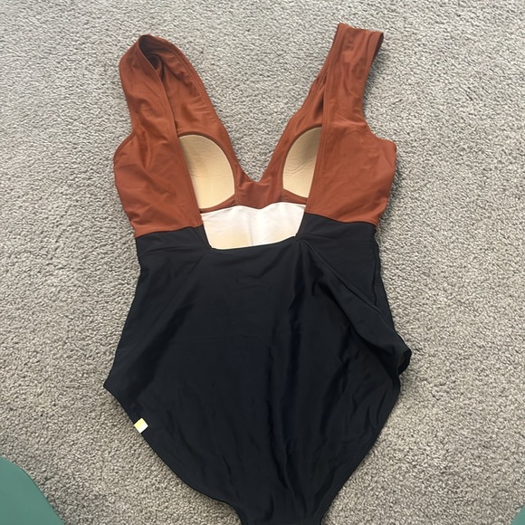 Summersalt Ruched Backflip - Picture 3 of 4